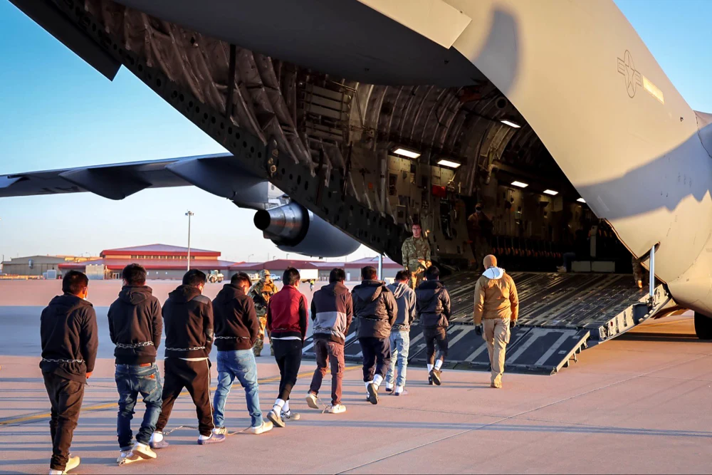 U.S. to deport hundreds of Iranians who were held on immigration charges, Tehran says 120 Iranians would return to the country within the next few days, a senior Iranian foreign ministry official said.